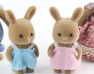 Pareja de conejitos marrones bebé