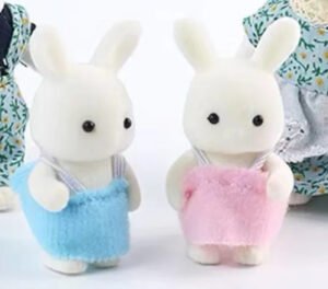 Pareja de conejitos blancos bebé